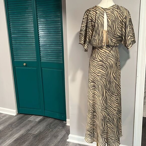 ASTR NEOT Flutter Sleeve Open Back Midi Dress Zebra - S ($99) - Picture 7 of 8